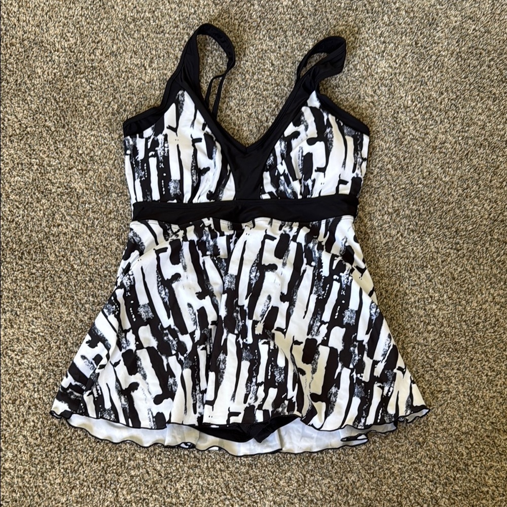 Black and White swim dress size L